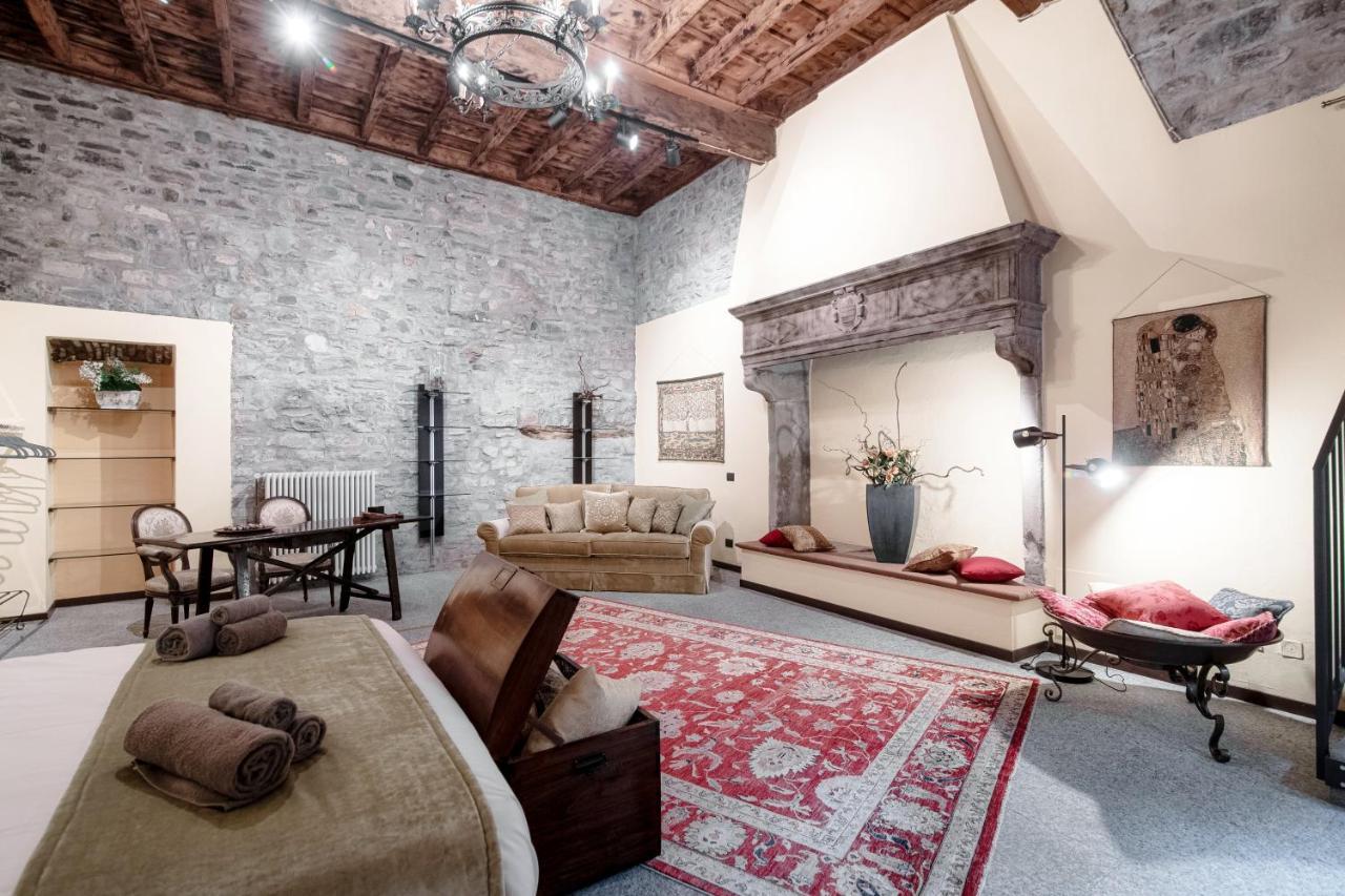 Historical Suites - The House Of Travelers Côme Esterno foto