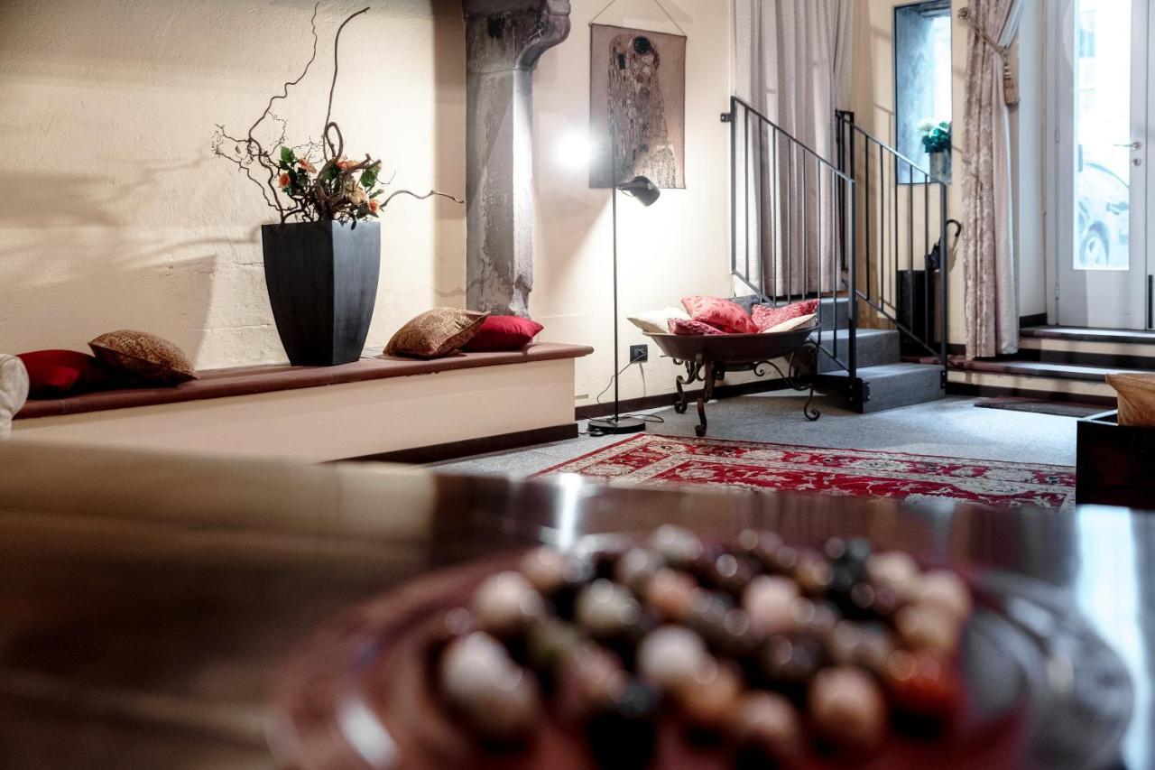 Historical Suites - The House Of Travelers Côme Esterno foto