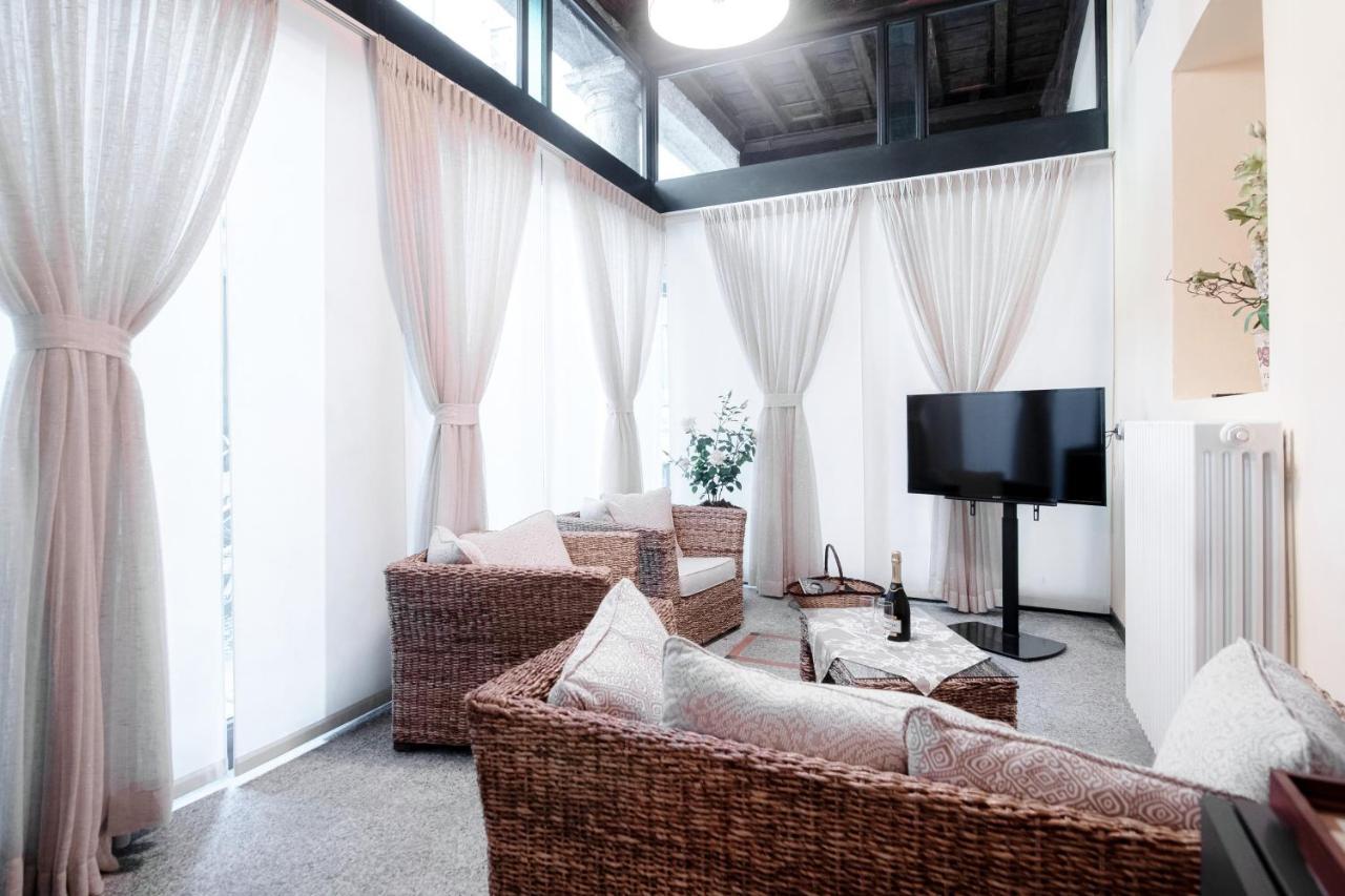 Historical Suites - The House Of Travelers Côme Esterno foto