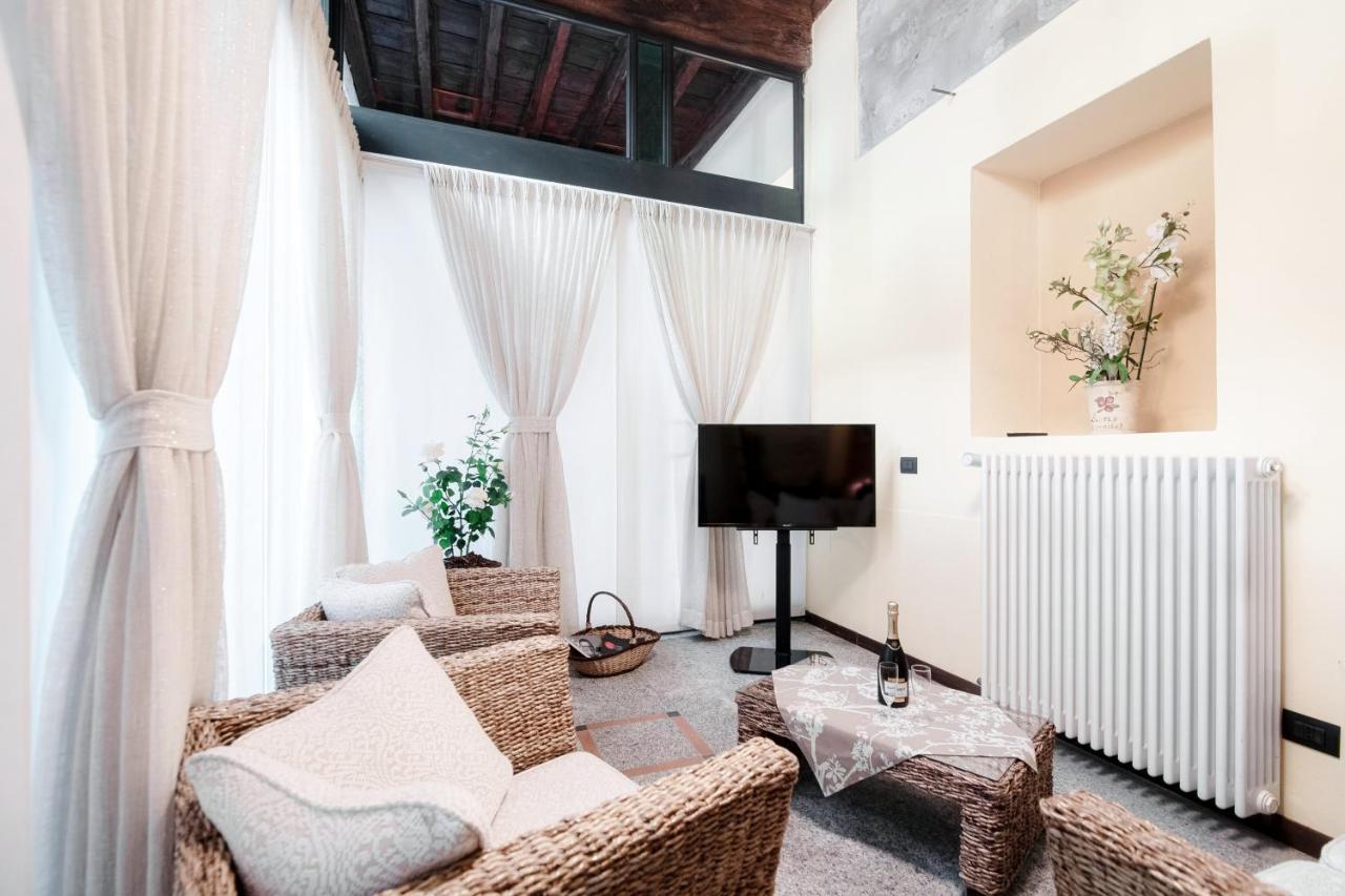 Historical Suites - The House Of Travelers Côme Esterno foto