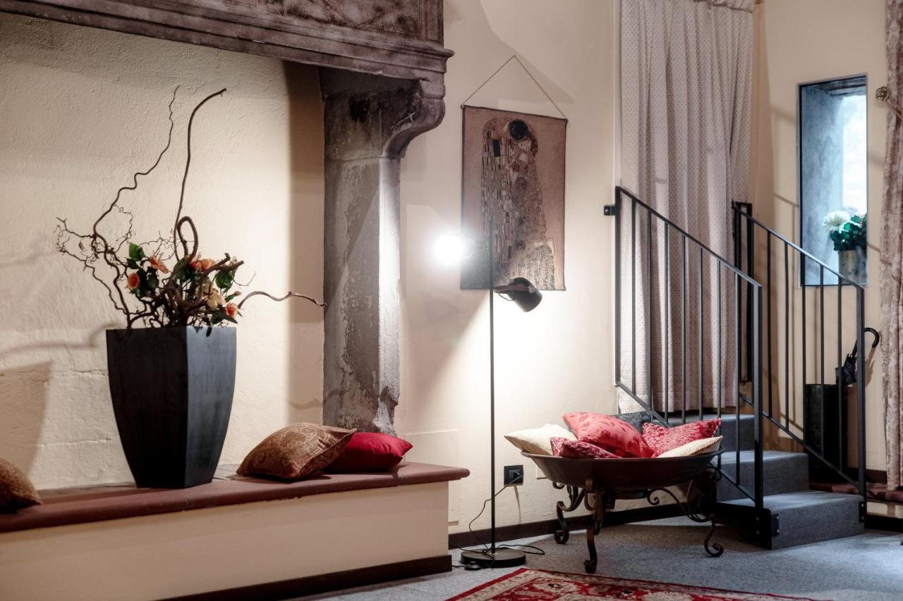 Historical Suites - The House Of Travelers Côme Esterno foto