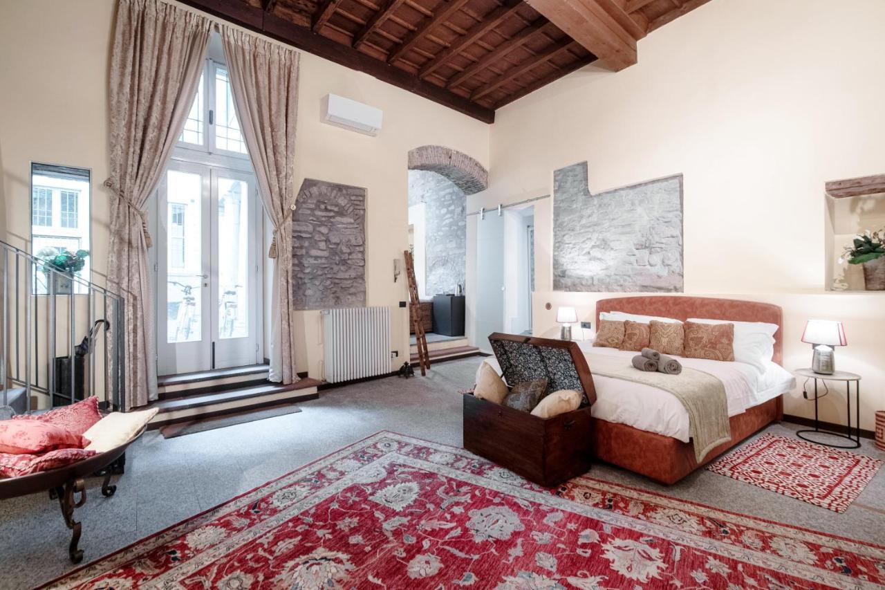 Historical Suites - The House Of Travelers Côme Esterno foto