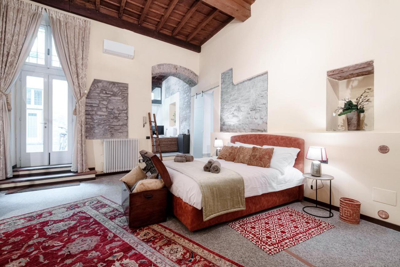 Historical Suites - The House Of Travelers Côme Esterno foto
